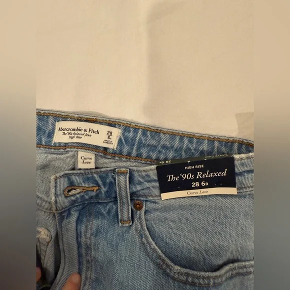 Abercrombie & Fitch Curve Love High Rise 90s Relaxed Jean - New with Tags - Picture 5 of 7